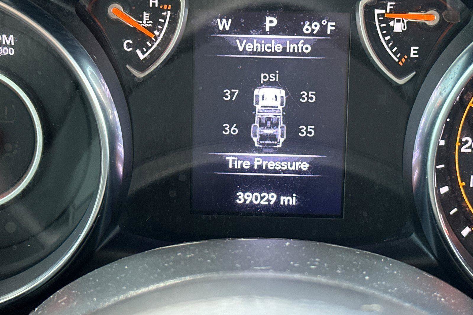 Used 2022 Jeep Wrangler Unlimited Sport image 29