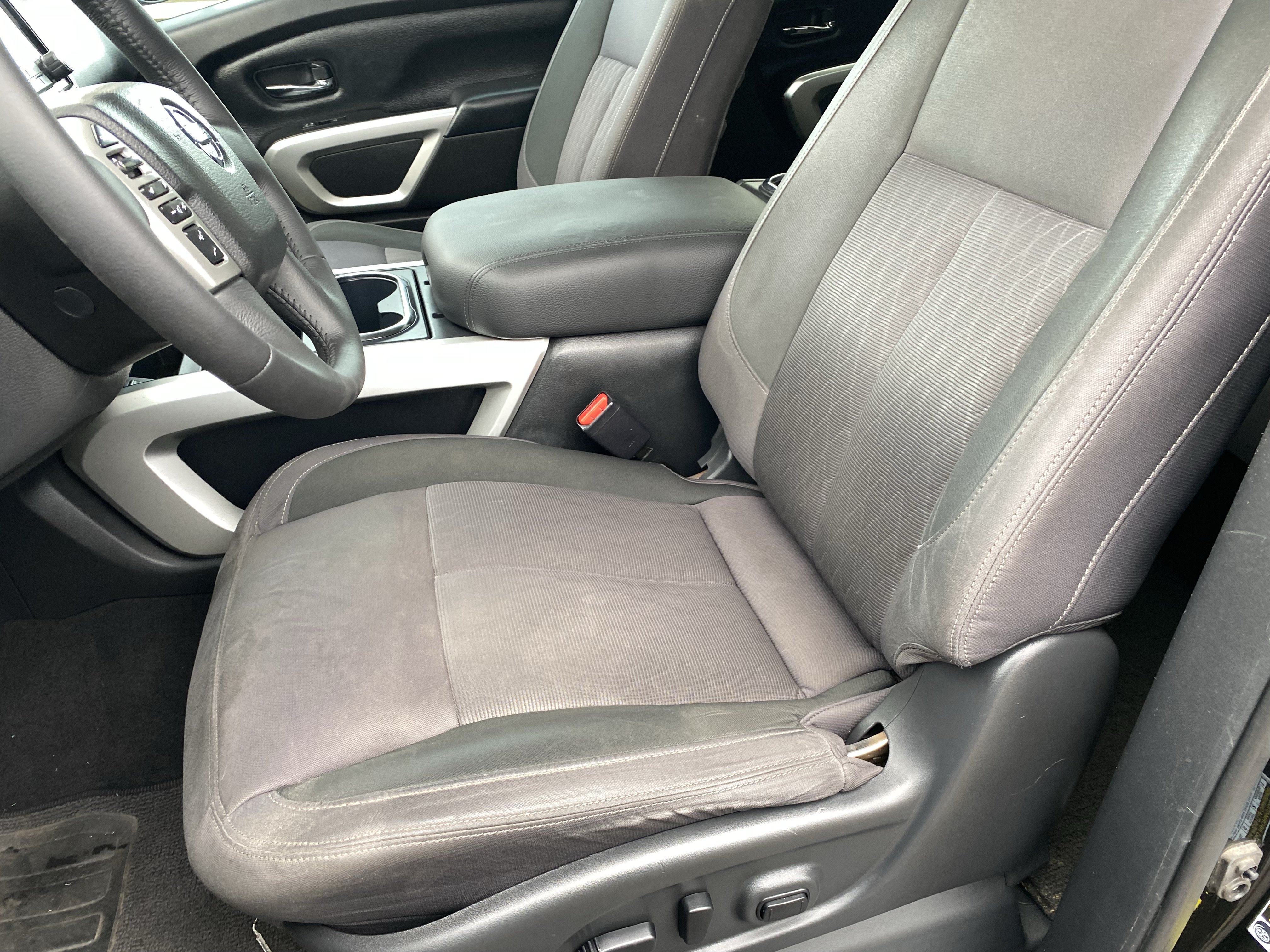 Used 2021 Nissan Titan SV w/ SV Convenience Package RWD image 16