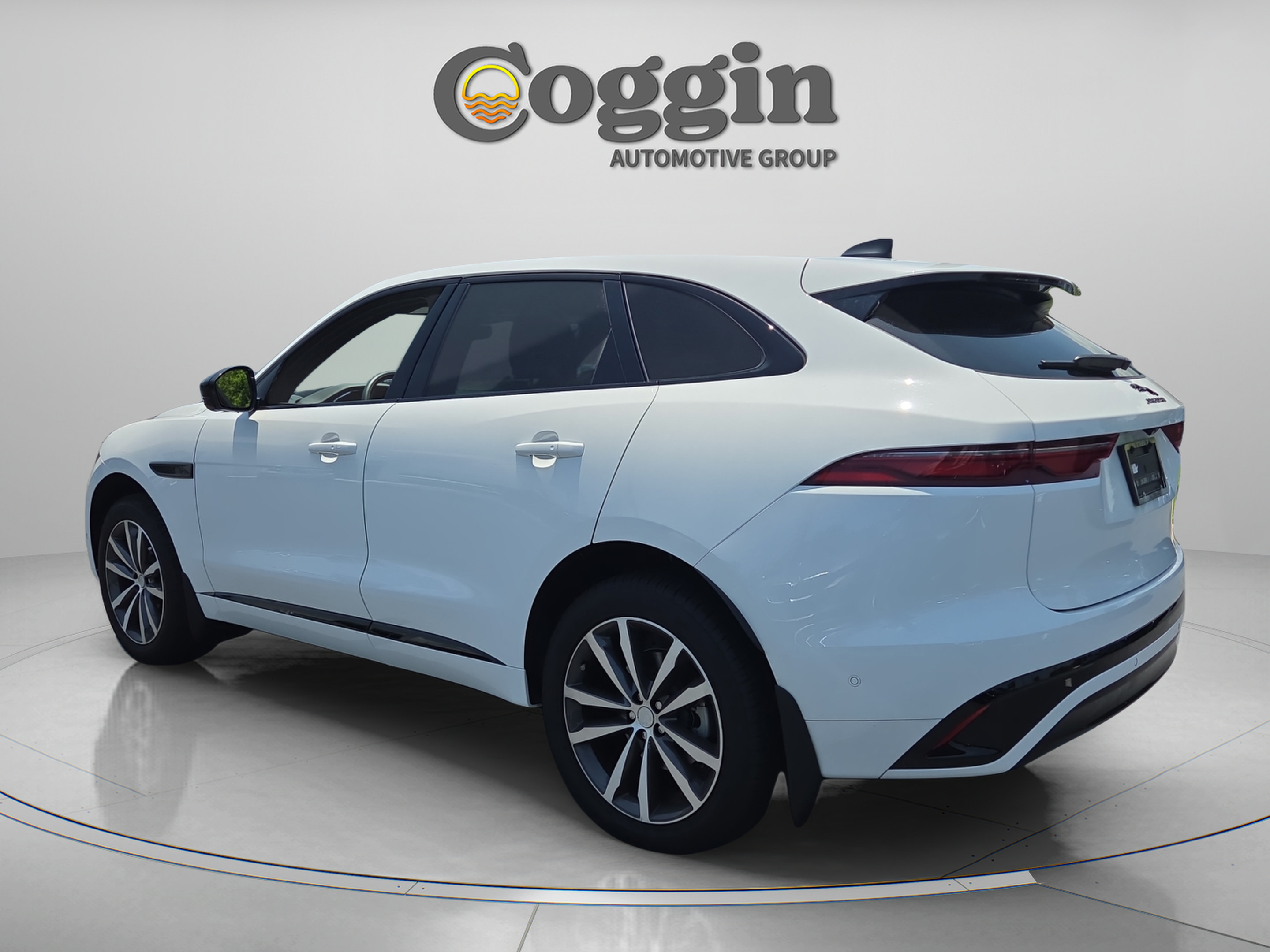 Used 2026 Jaguar F-PACE R-Dynamic S AWD/4WD image 3