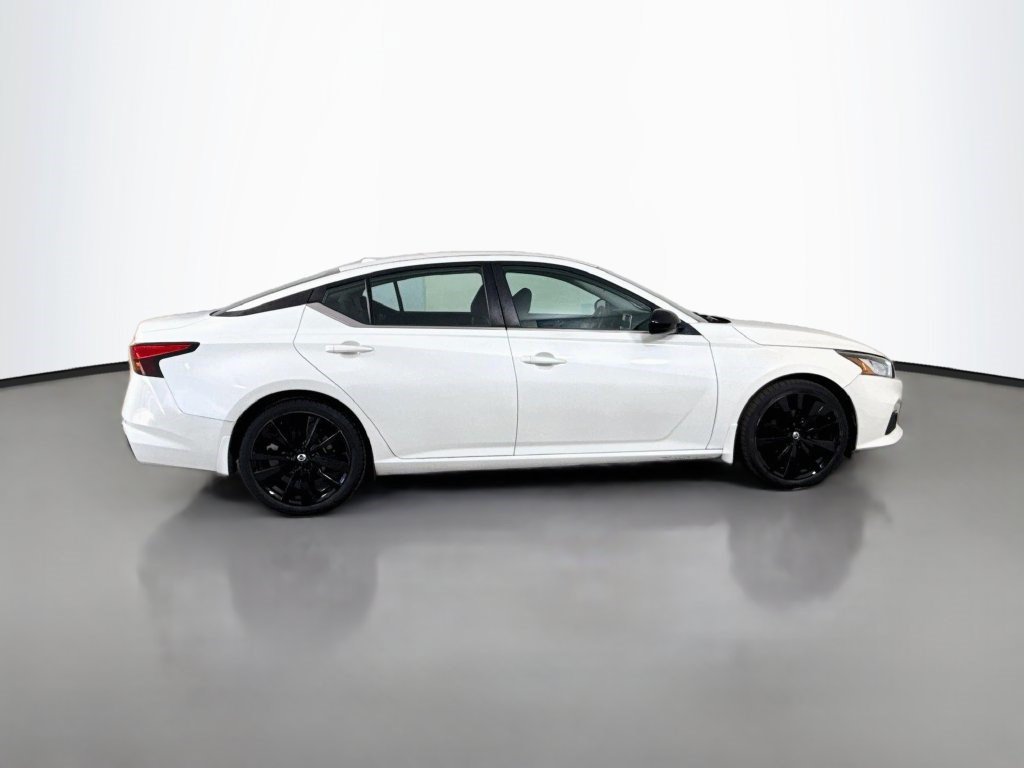 Used 2019 Nissan Altima 2.5 SR FWD image 11