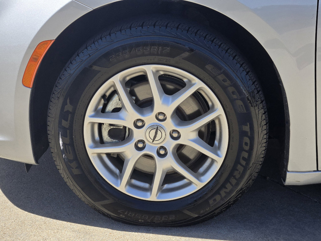 Used 2024 Chrysler Pacifica Touring-L image 17