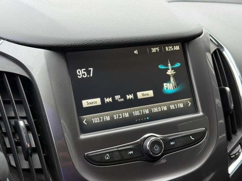 Used 2017 Chevrolet Cruze LT image 23