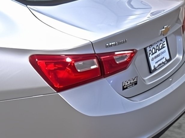 Used 2017 Chevrolet Malibu LT FWD image 10