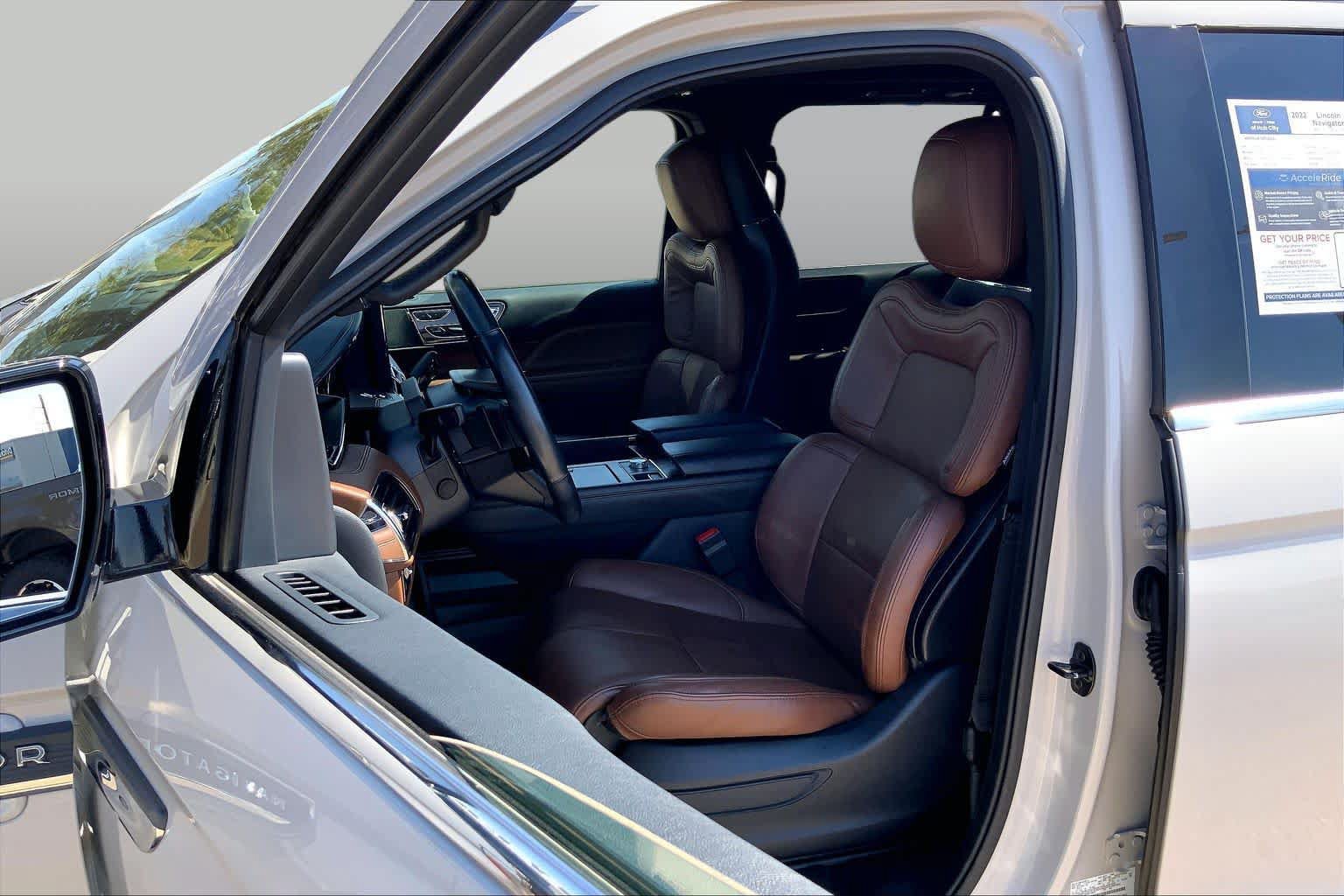 Used 2022 Lincoln Navigator Reserve AWD/4WD image 8