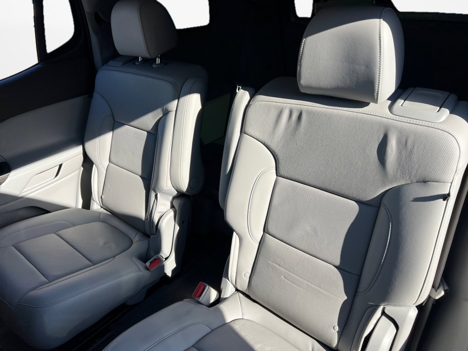 Used 2023 GMC Acadia SLT AWD/4WD image 12