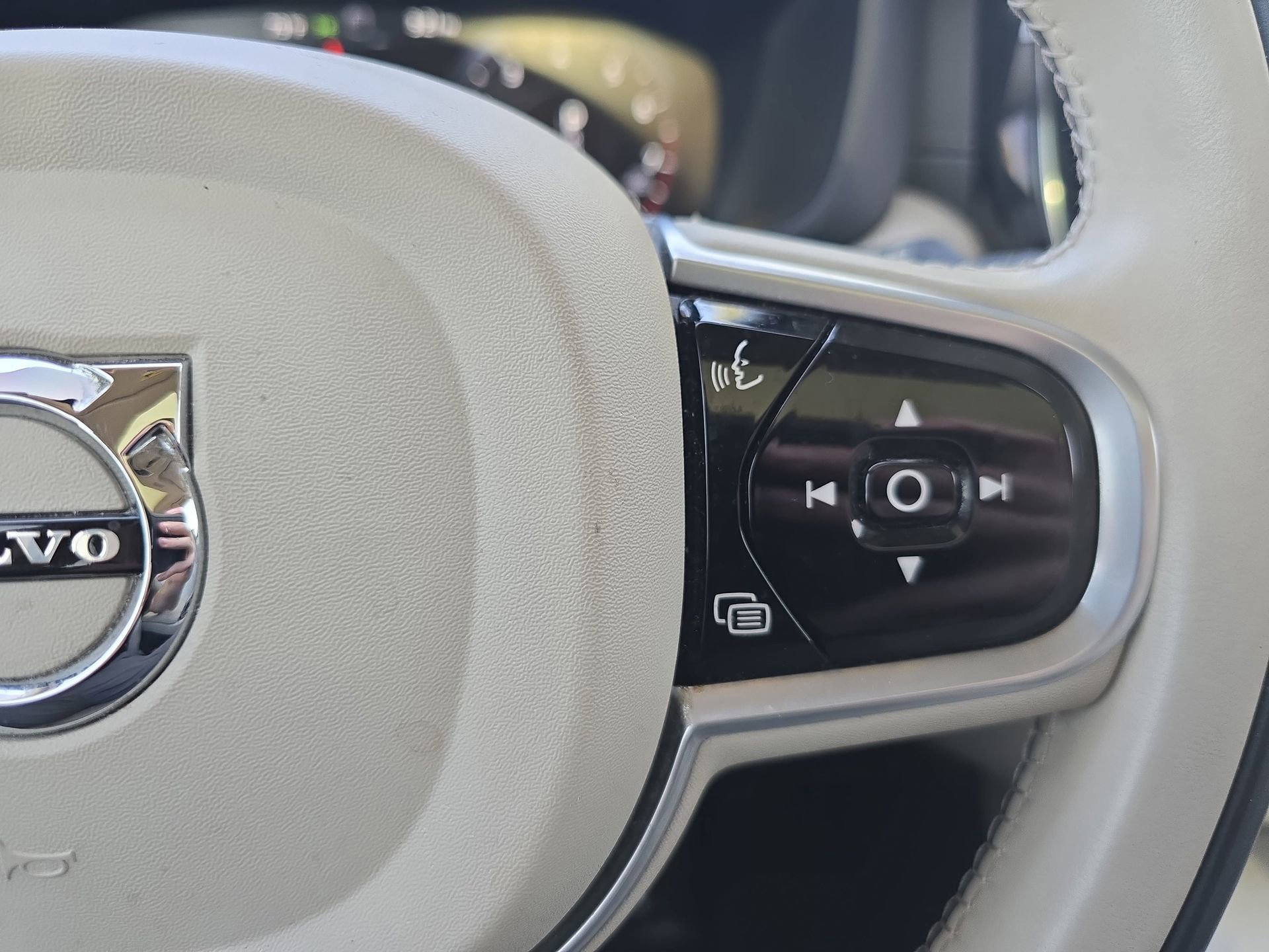 Used 2021 Volvo XC60 T5 Inscription w/ Advanced Package image 18