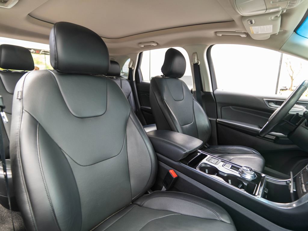 Used 2019 Ford Edge Titanium w/ Equipment Group 301A AWD/4WD image 16