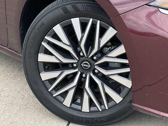 Used 2024 Nissan Altima 2.5 SV FWD image 9