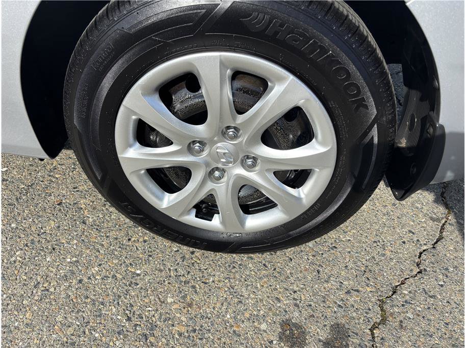 Used 2013 Hyundai Accent GS image 12