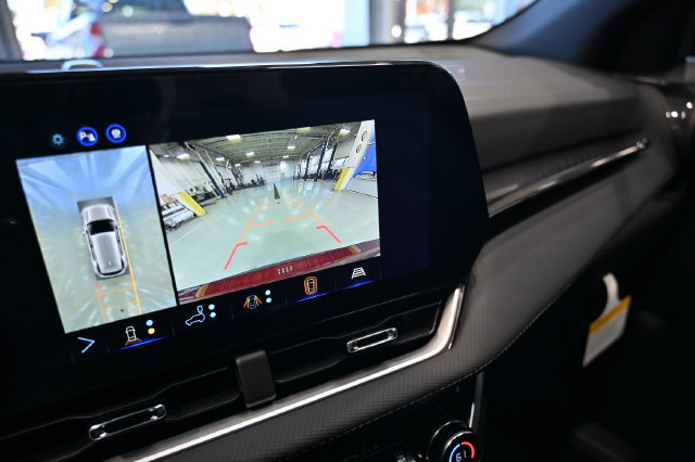New 2027 Chevrolet Equinox LT w/ Convenience Package II FWD image 16