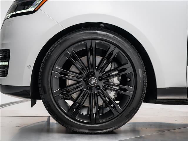 Used 2025 Land Rover Range Rover SE image 11