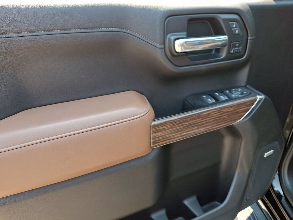 Used 2019 Chevrolet Silverado 1500 High Country w/ High Country Premium Package AWD/4WD image 13