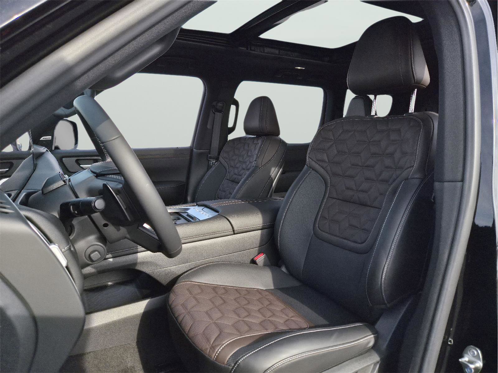 New 2025 Nissan Armada Platinum Reserve image 10