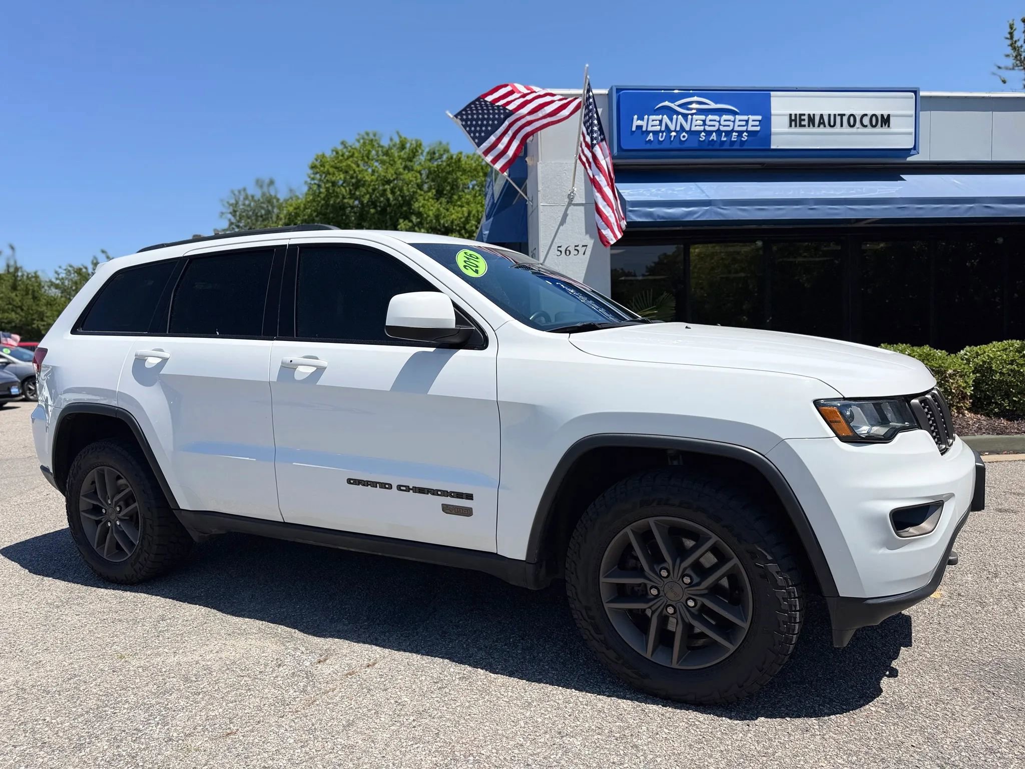 Used 2016 Jeep Grand Cherokee Laredo 75th Anniversary AWD/4WD image 32