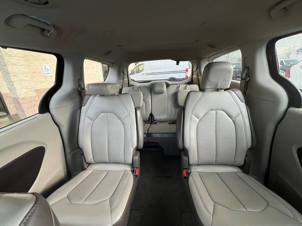 Used 2021 Chrysler Voyager Lxi image 15