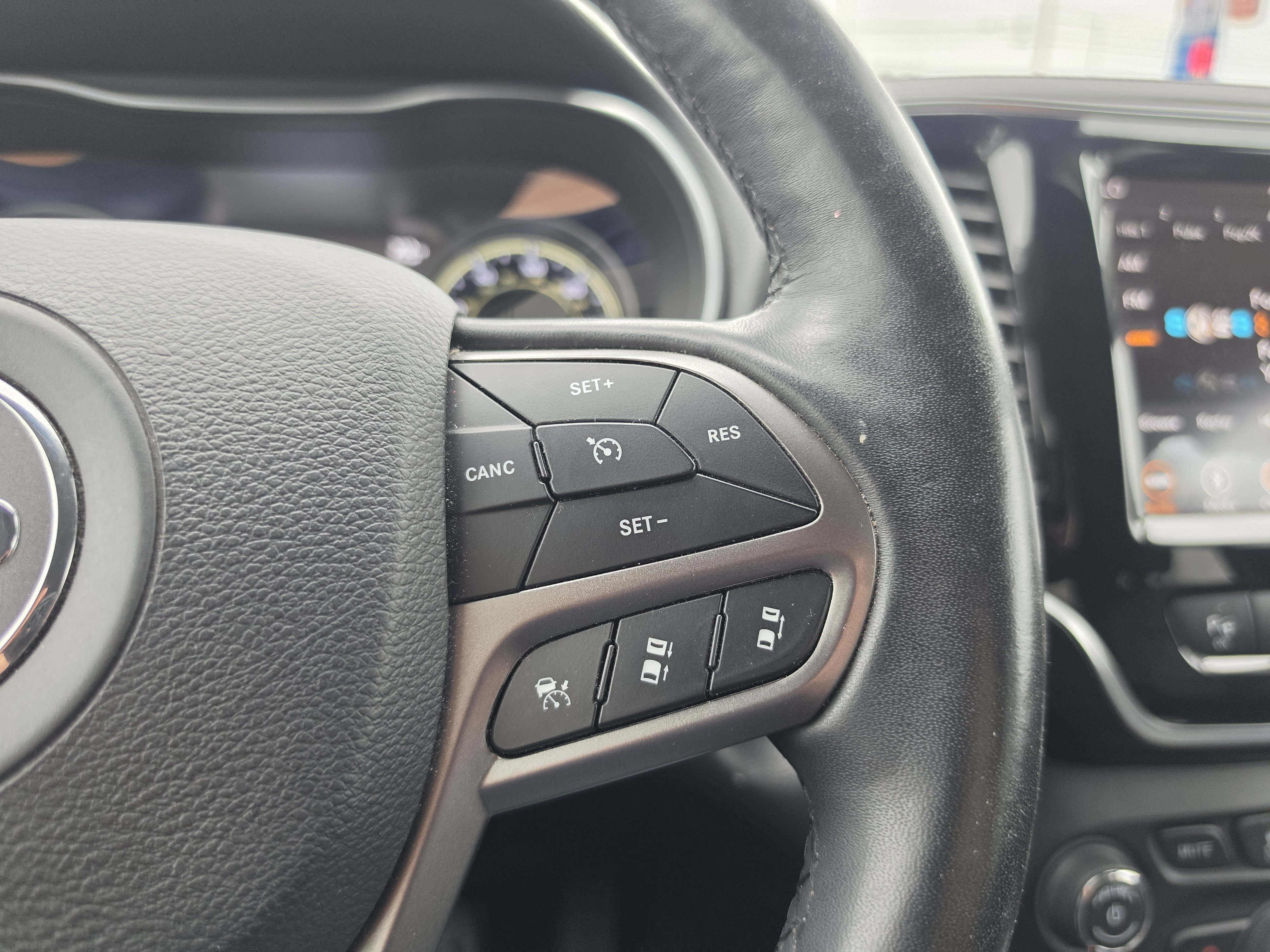 Used 2019 Jeep Cherokee Limited w/ Luxury Group AWD/4WD image 21