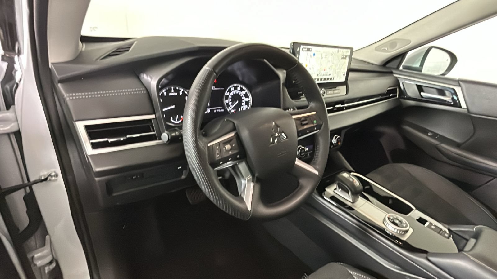 Used 2025 Mitsubishi Outlander SE AWD/4WD image 15