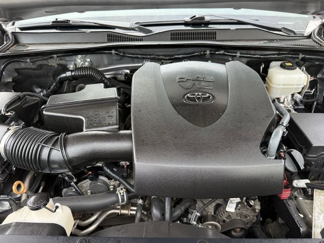 Used 2018 Toyota Tacoma TRD Off-Road AWD/4WD image 35