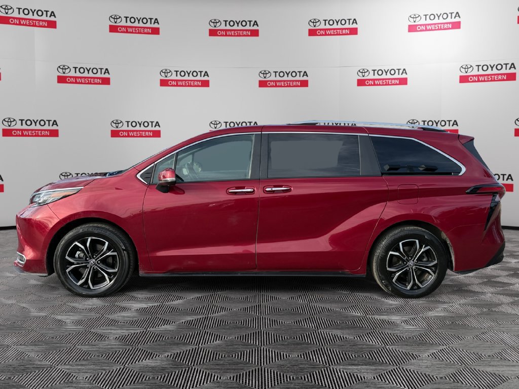 Used 2025 Toyota Sienna Platinum AWD/4WD image 8