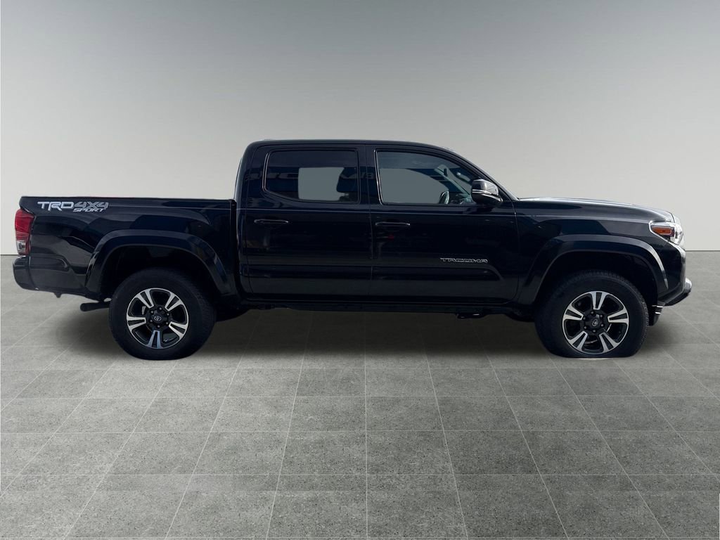 Used 2017 Toyota Tacoma TRD Sport image 7