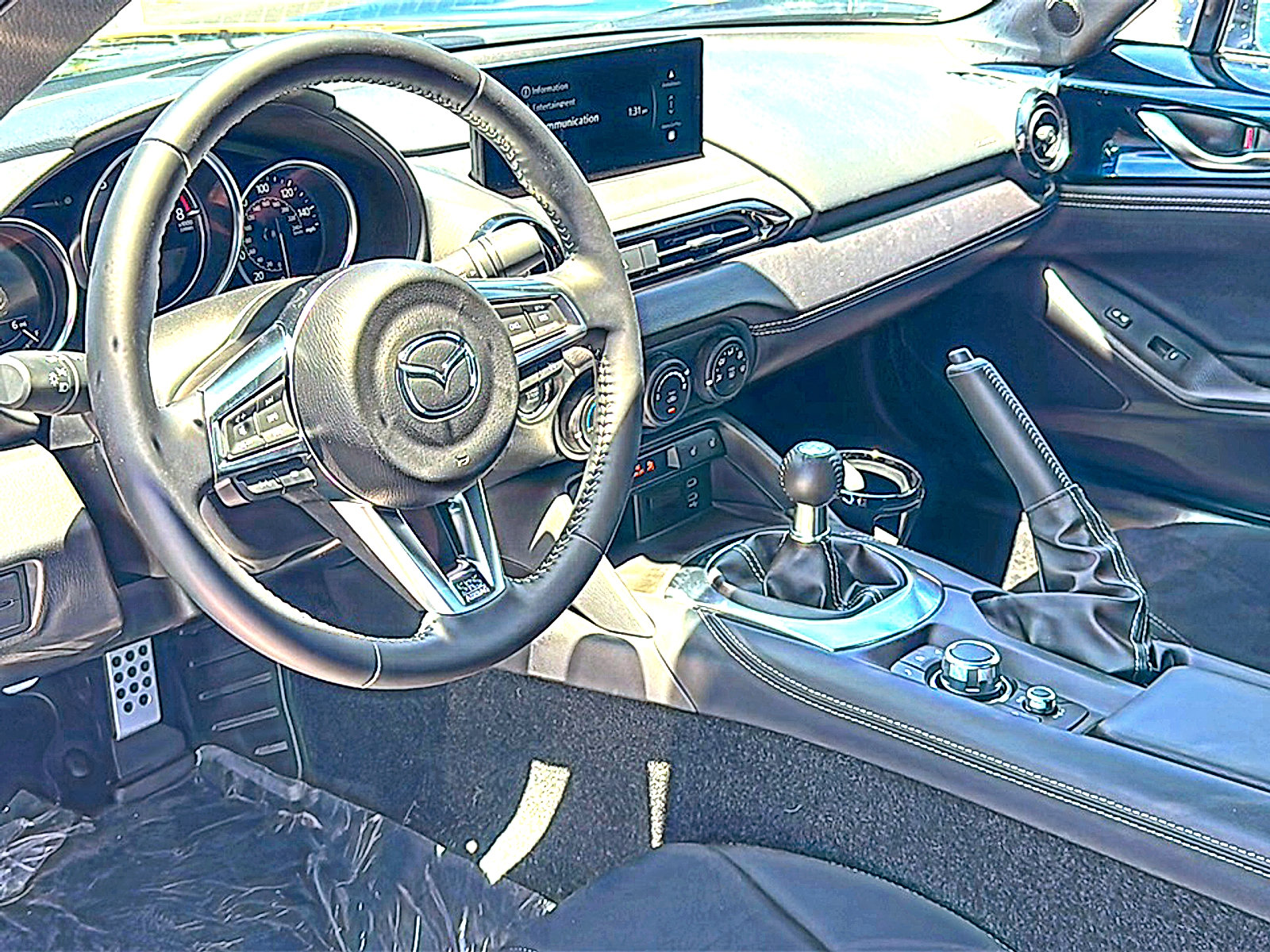New 2026 MAZDA MX-5 Miata Club w/ Interior Package RWD image 12