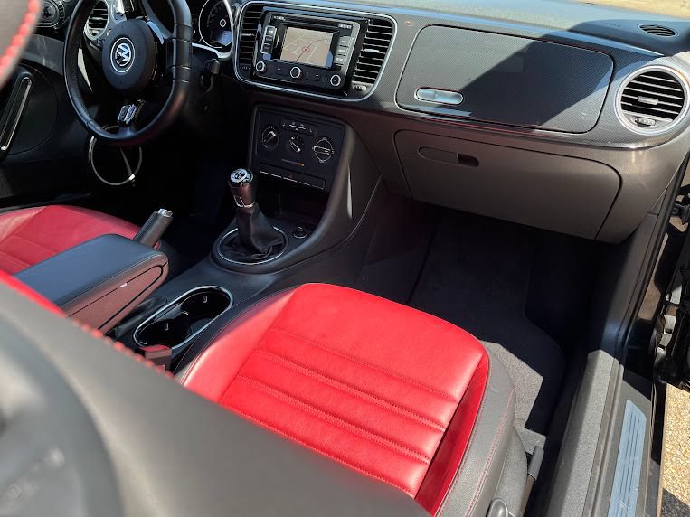 Used 2013 Volkswagen Beetle 2.0T FWD image 33