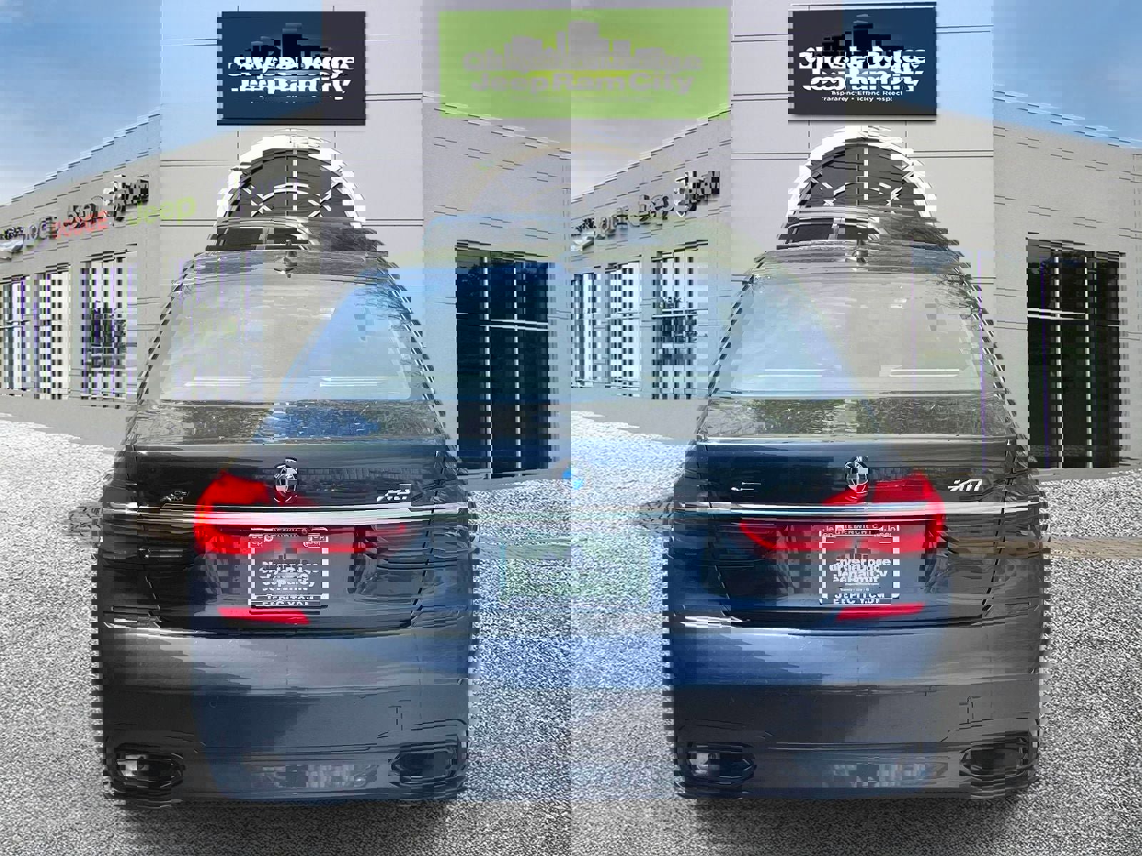 Used 2019 BMW 740i xDrive w/ M Sport Package image 7