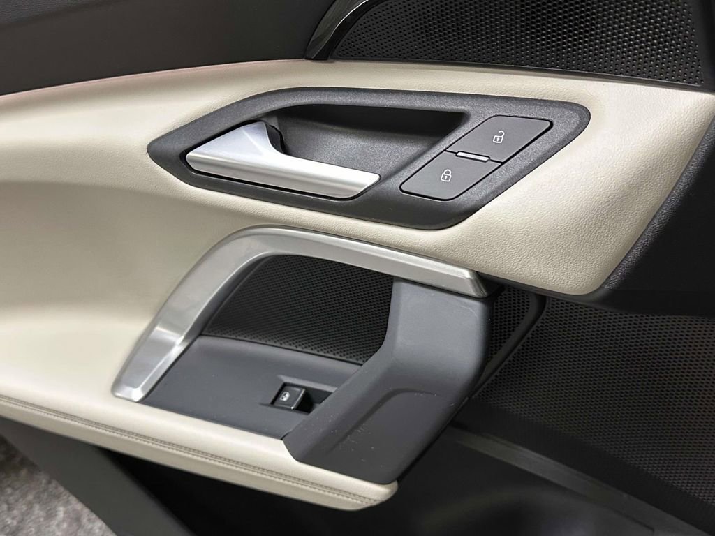 Used 2025 Audi Q5 Premium w/ Convenience Package image 20