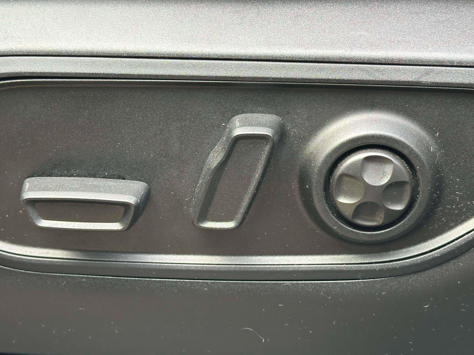 Used 2023 Jeep Grand Cherokee L Laredo image 15