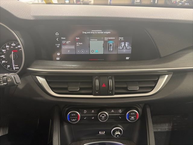 Used 2023 Alfa Romeo Stelvio Ti image 9