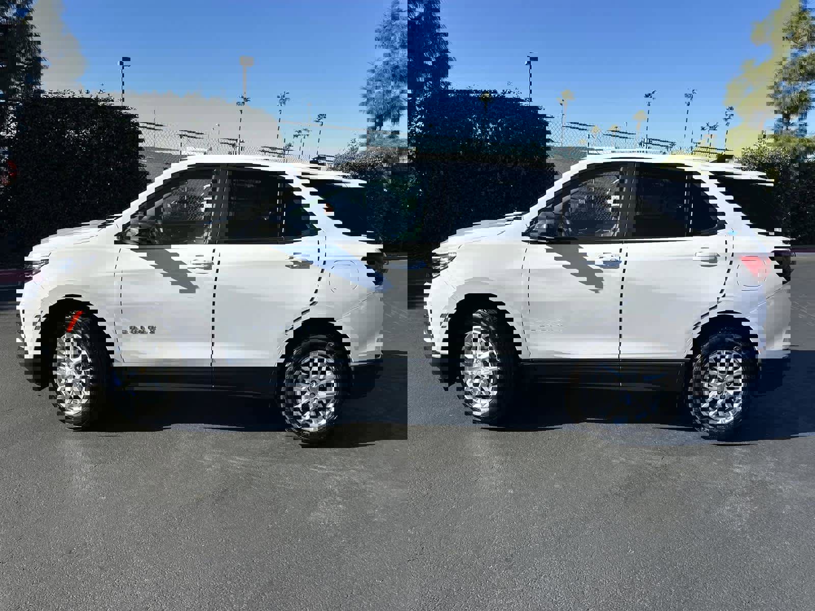 Used 2022 Chevrolet Equinox LS w/ LS Convenience Package image 3