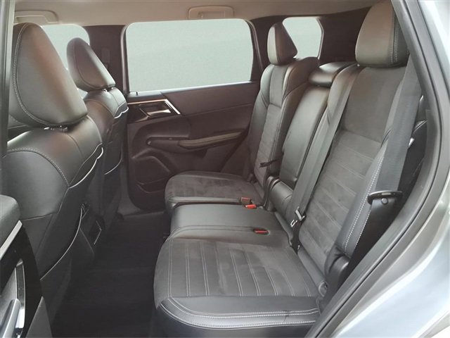 Used 2024 Mitsubishi Outlander SE image 21