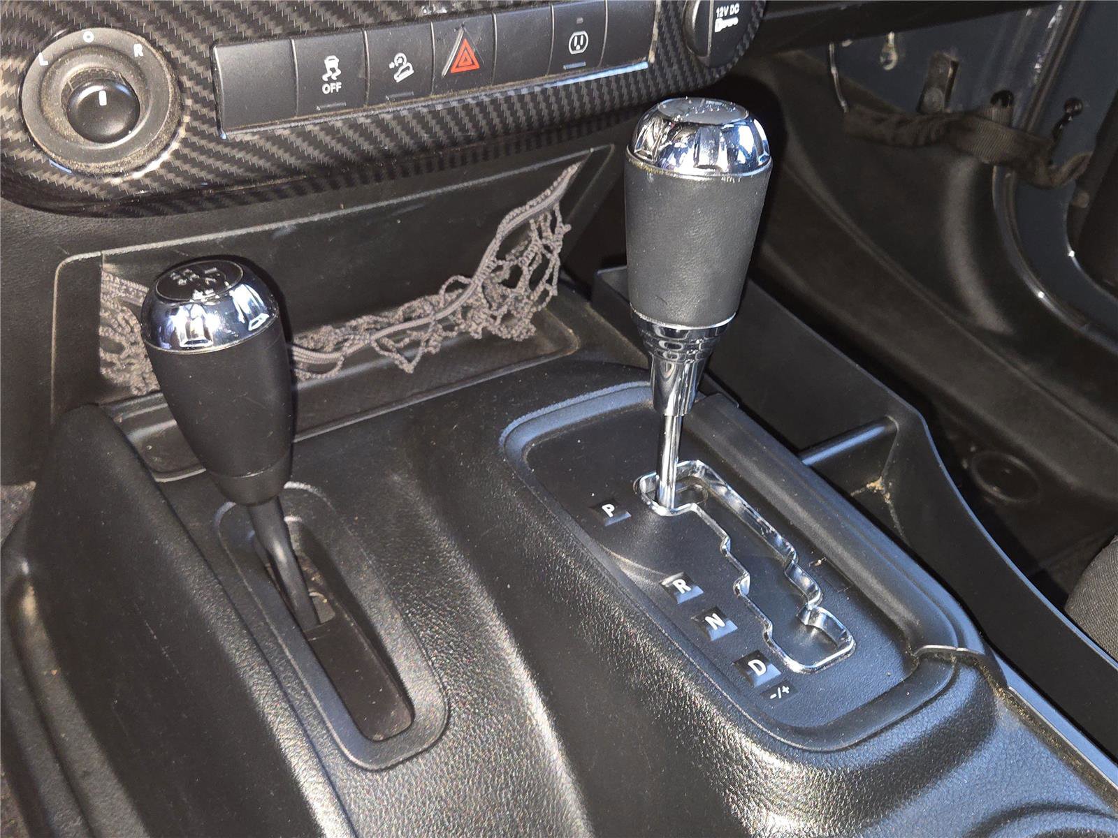 Used 2017 Jeep Wrangler Unlimited Sahara w/ Connectivity Group image 11