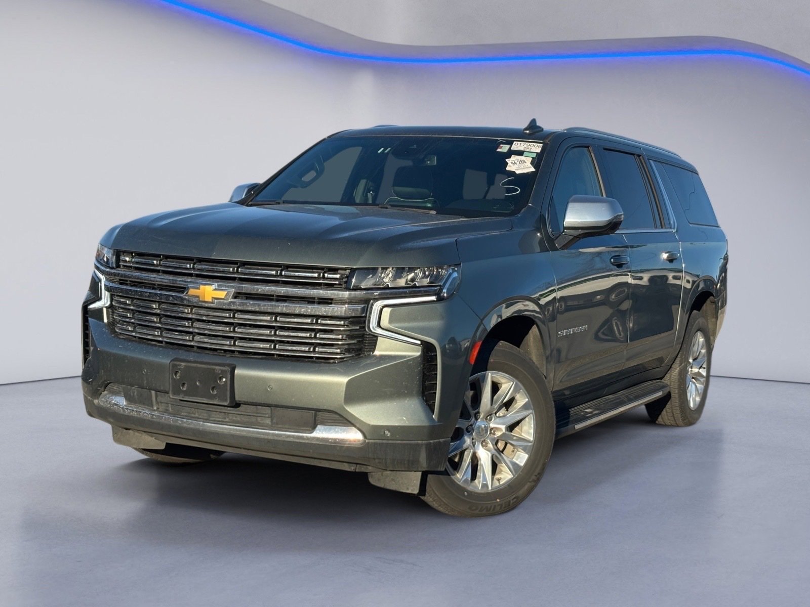 Used 2023 Chevrolet Suburban Premier image 2