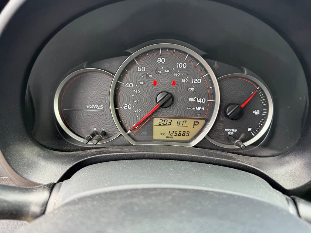 Used 2013 Toyota Yaris LE FWD image 28