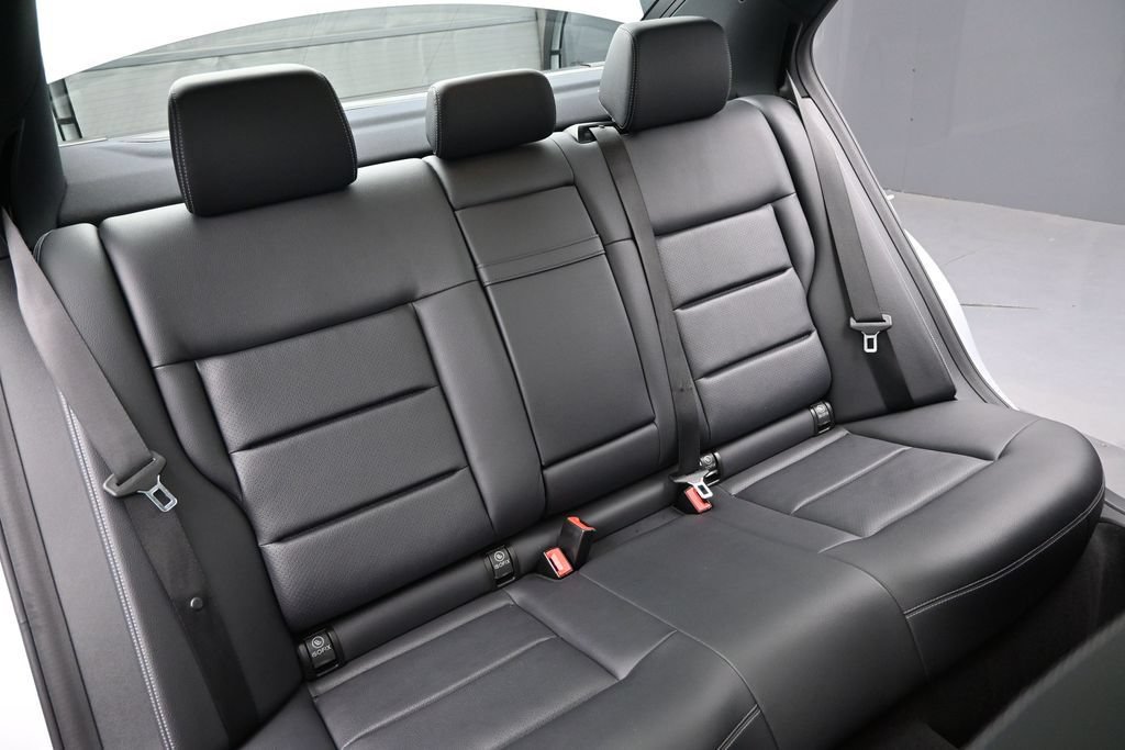 Used 2014 Mercedes-Benz E 250 BlueTEC Sedan image 26