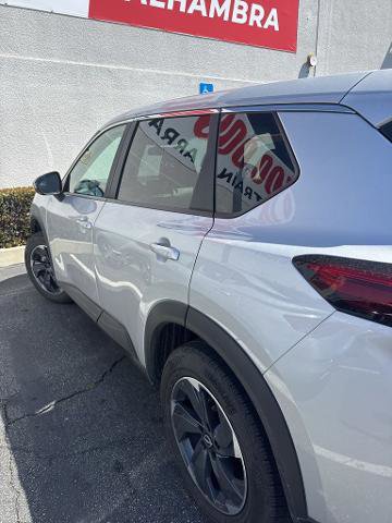 Certified 2024 Nissan Rogue SV FWD image 3