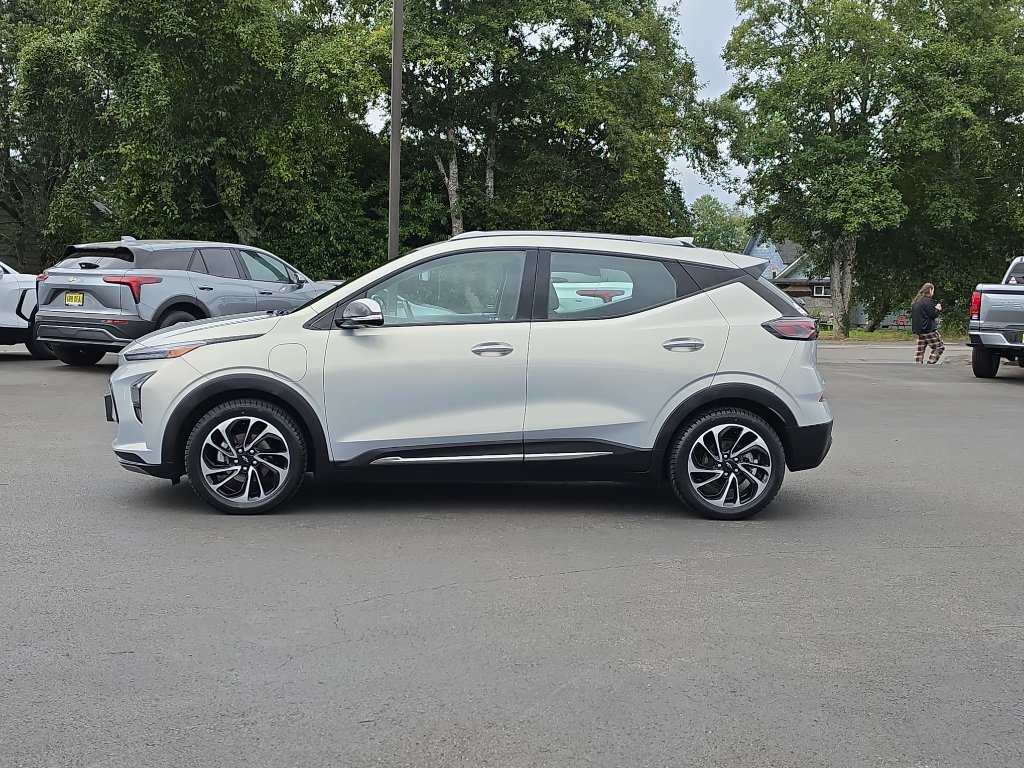 Certified 2023 Chevrolet Bolt EUV Premier w/ Sun & Sound Package FWD image 6