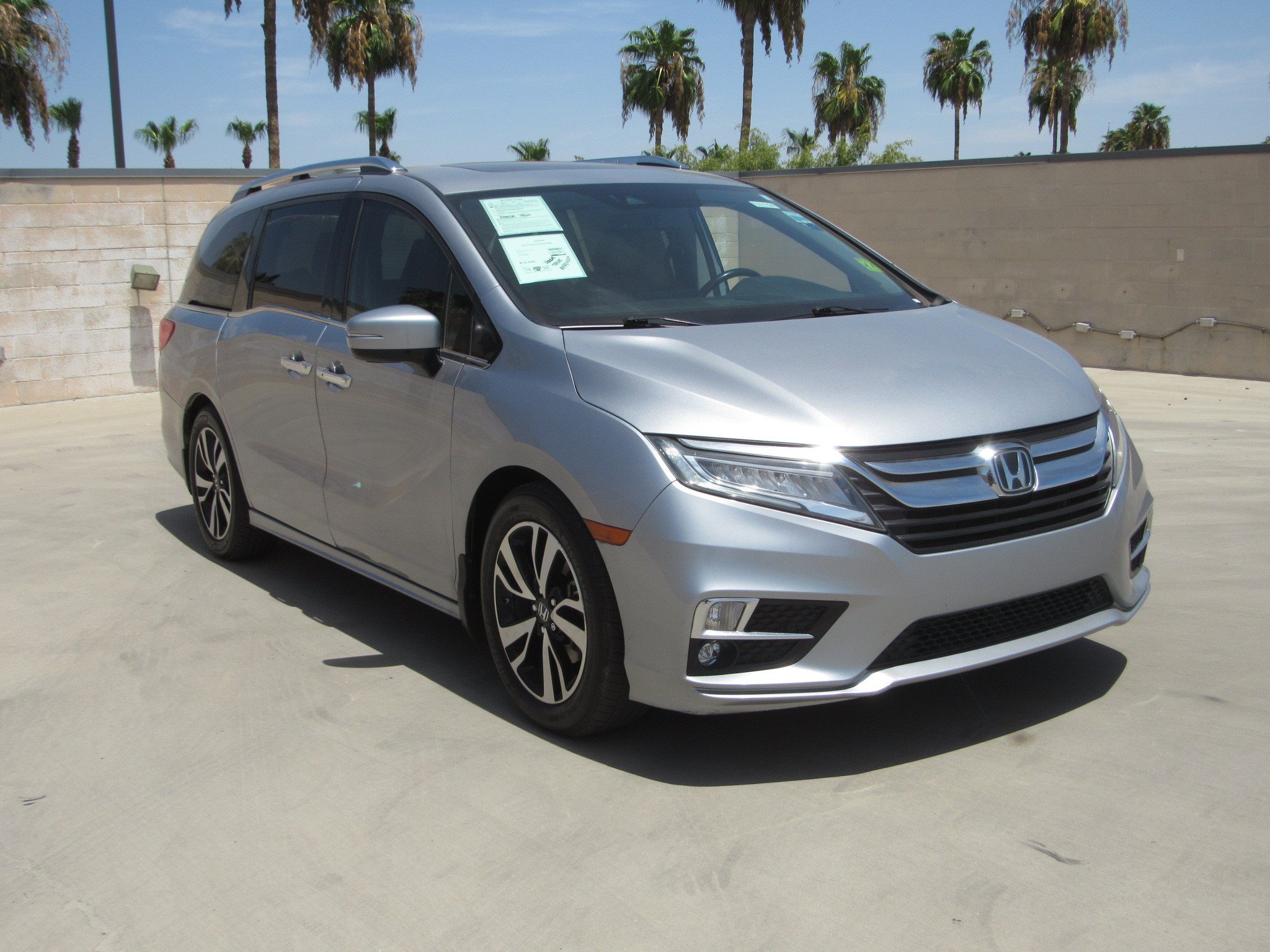 Used 2018 Honda Odyssey Elite image 2
