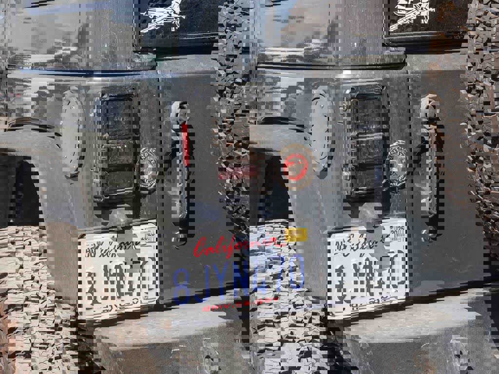 Certified 2017 Jeep Wrangler Unlimited Rubicon w/ Connectivity Group image 14