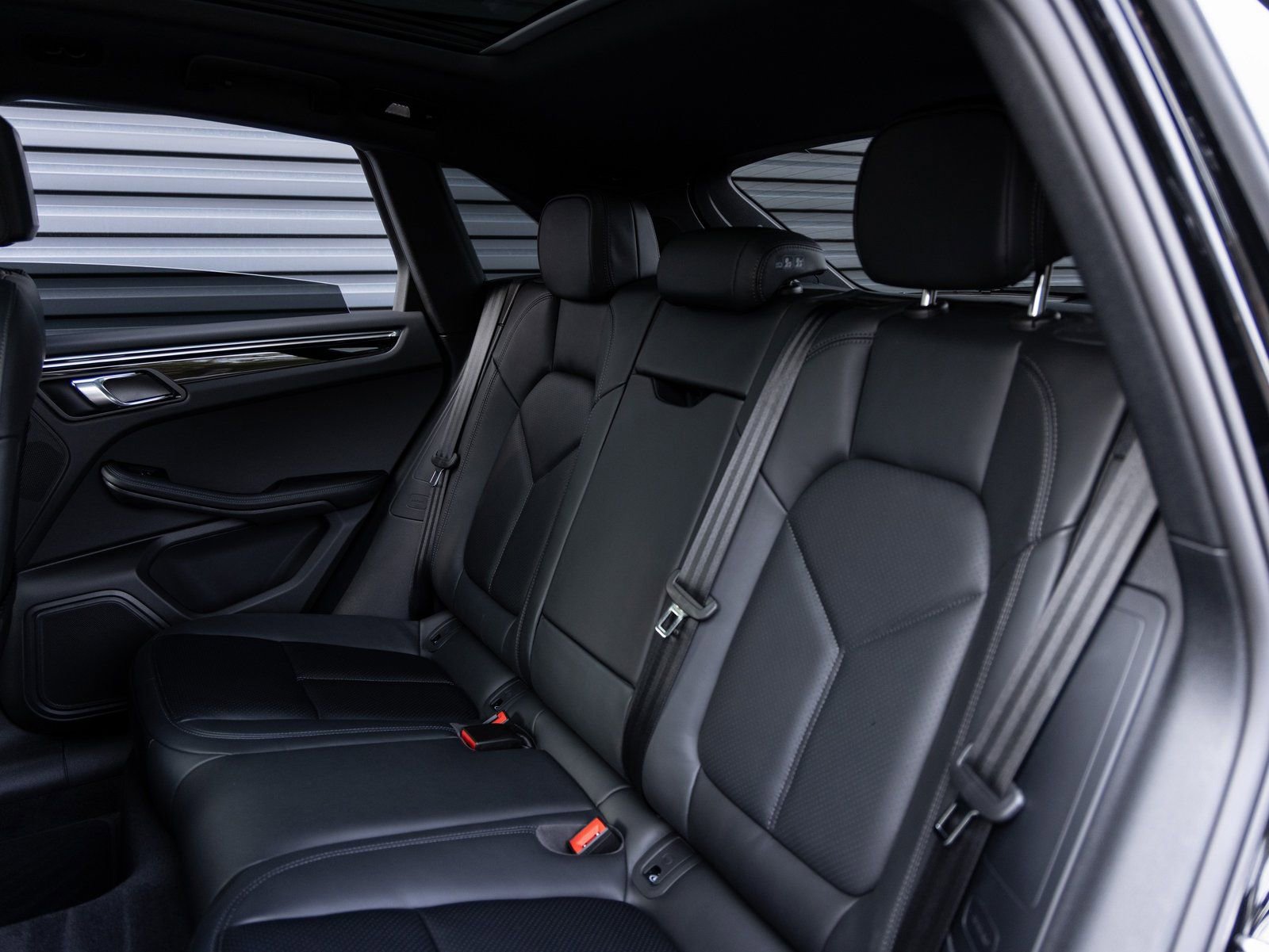 Certified 2026 Porsche Macan AWD/4WD image 26
