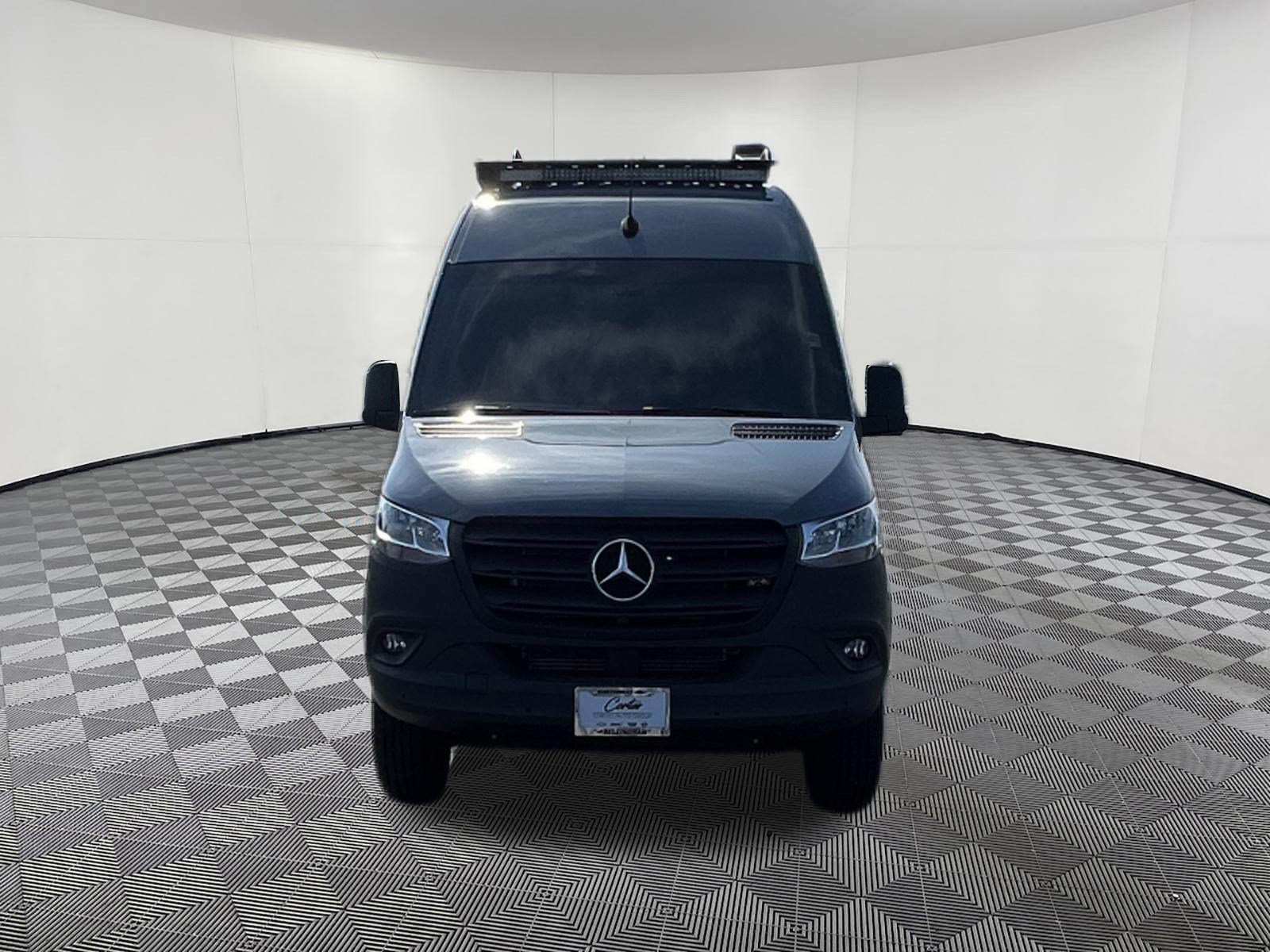 Used 2022 Mercedes-Benz Sprinter 2500 image 2