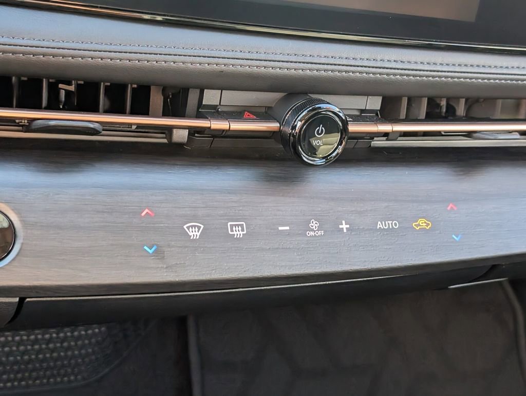 Used 2024 Nissan Ariya AWD image 23