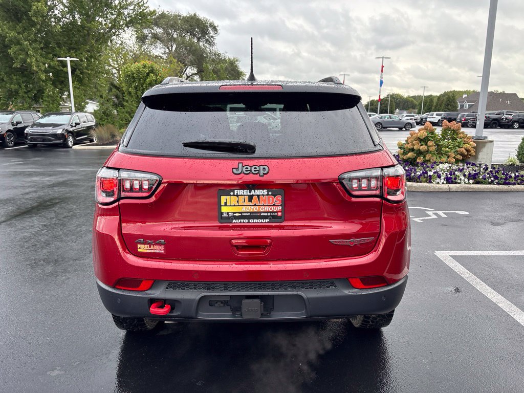 Used 2025 Jeep Compass Trailhawk w/ Trailhawk Convenience Group AWD/4WD image 4