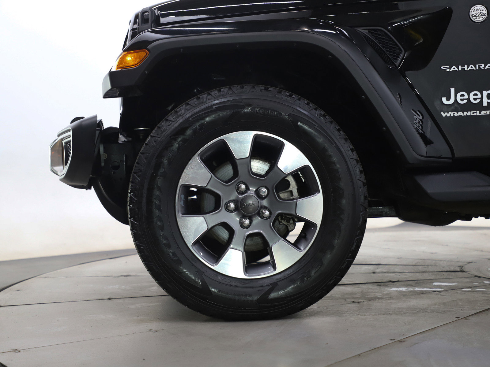 Used 2023 Jeep Wrangler Unlimited Sahara w/ Dual Top Group AWD/4WD image 28
