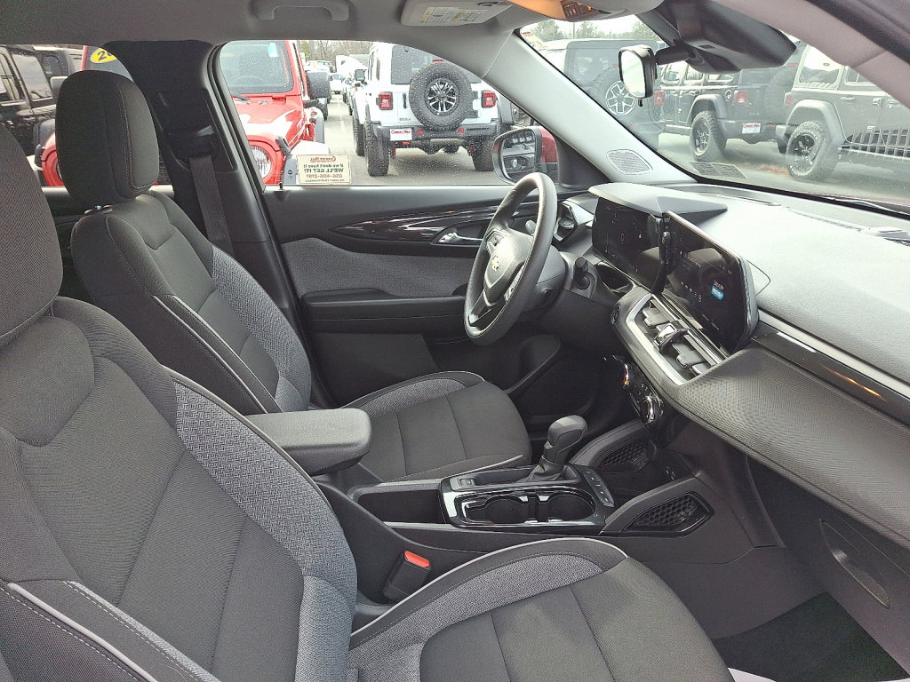 Used 2025 Chevrolet TrailBlazer LT image 11
