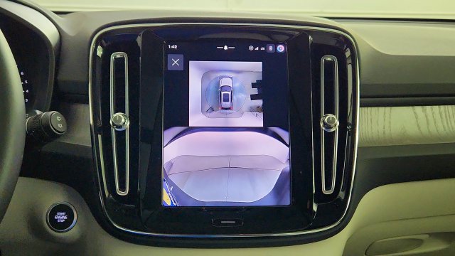 New 2026 Volvo XC40 B5 Plus w/ Protection Package Premier AWD/4WD image 19