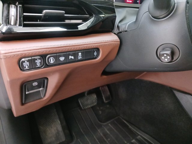 Used 2023 Acura MDX SH-AWD w/ Advance Package image 29