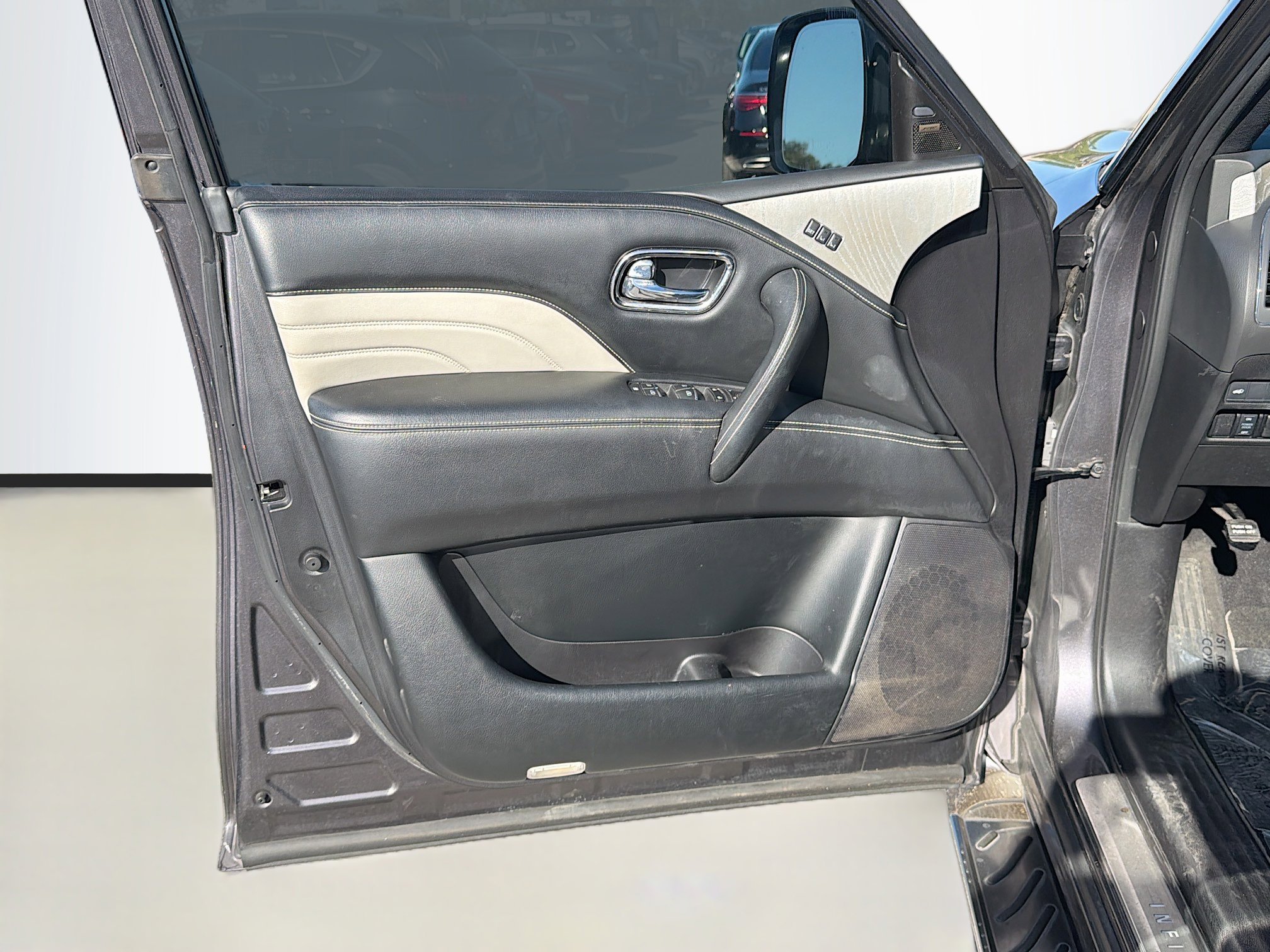 Used 2019 INFINITI QX80 Limited AWD/4WD image 23