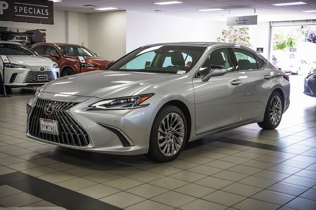 Certified 2025 Lexus ES 300h w/ Luxury Package FWD image 4